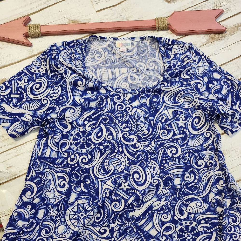 LuLaRoe Blue and White Paisley Top Size Small Perfect T